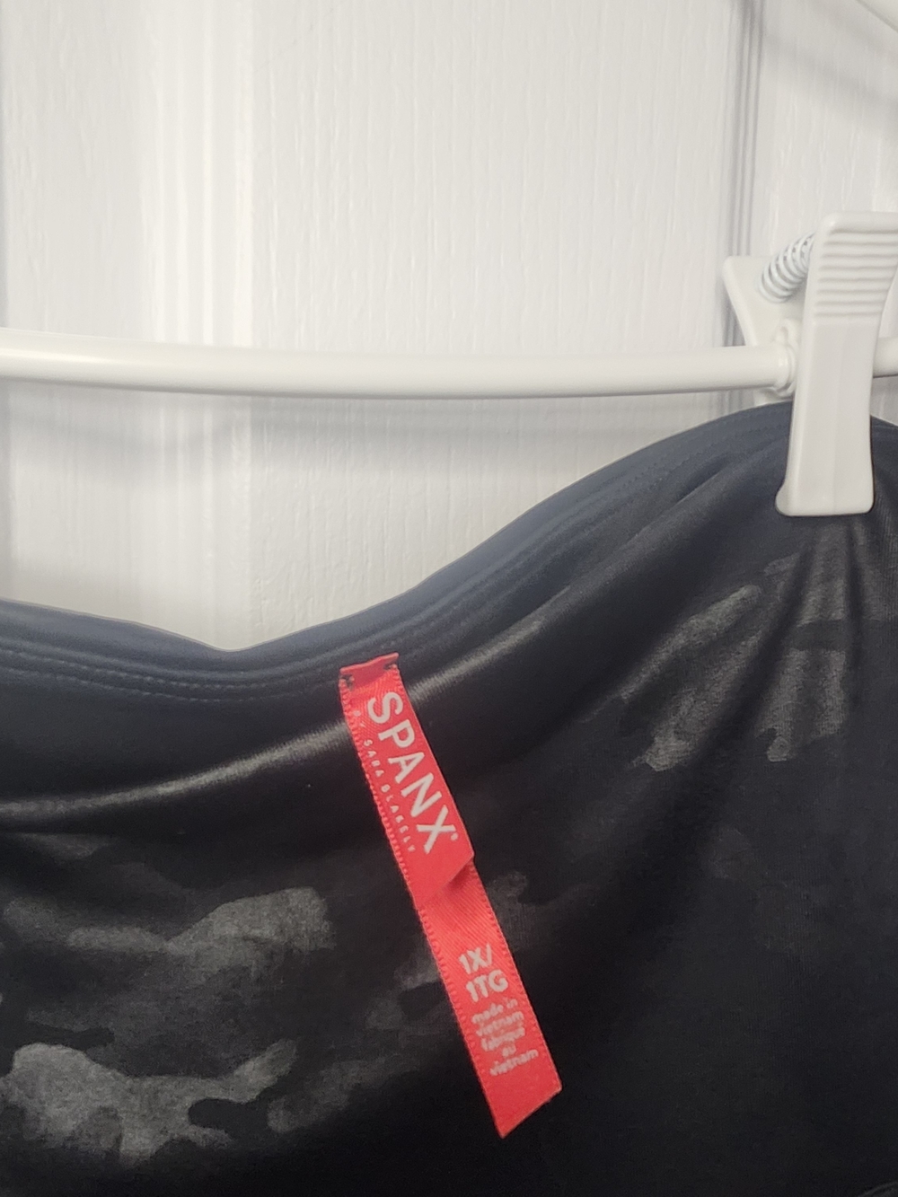 SPANX Black & Gray Shiny Camo High-Waist Leggings Sz 1X - Picture 4 of 5